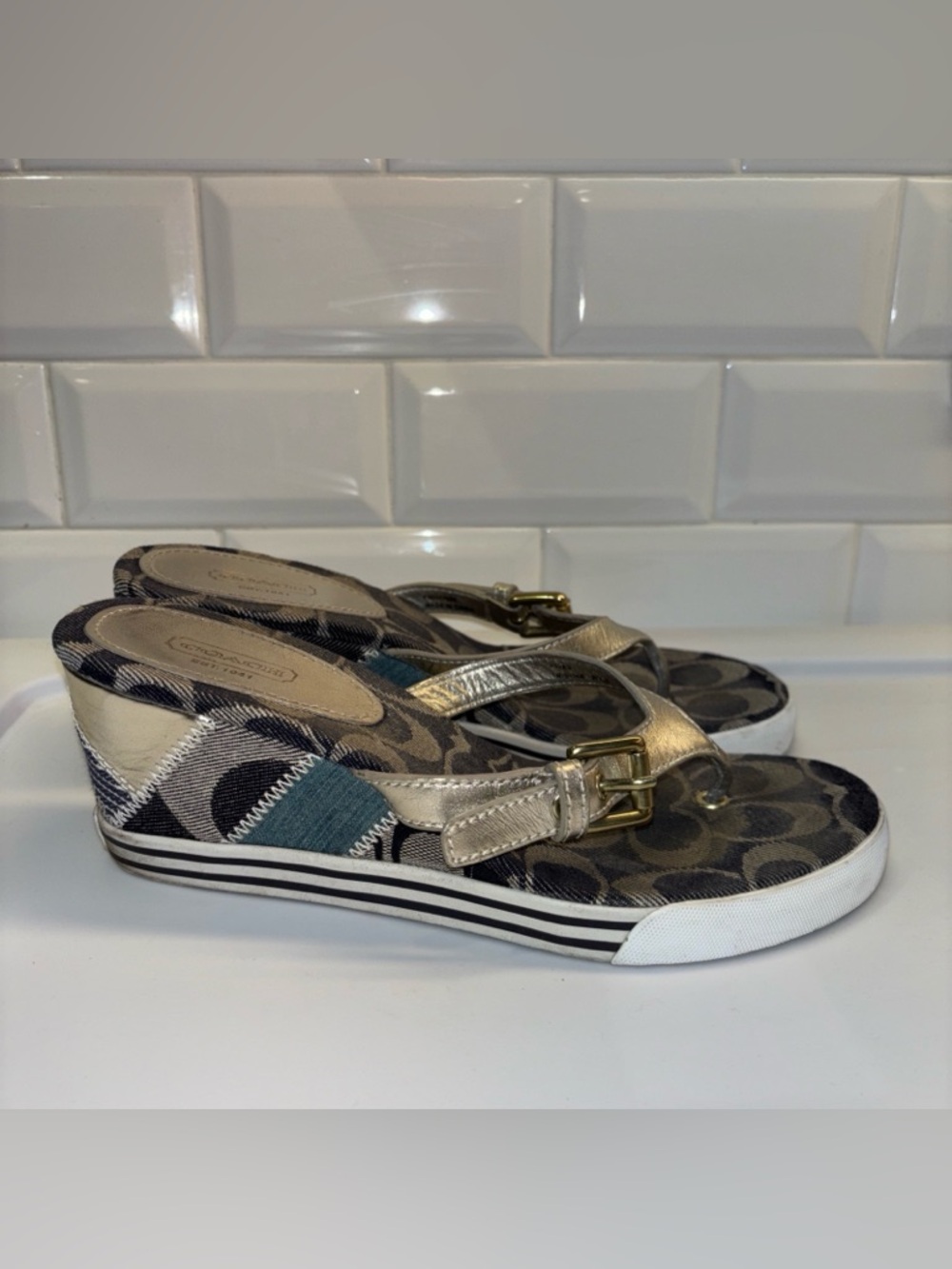 Coach Pristine patchwork signature canvas wedge sandals Size 8.5 B - Picture 2 of 9